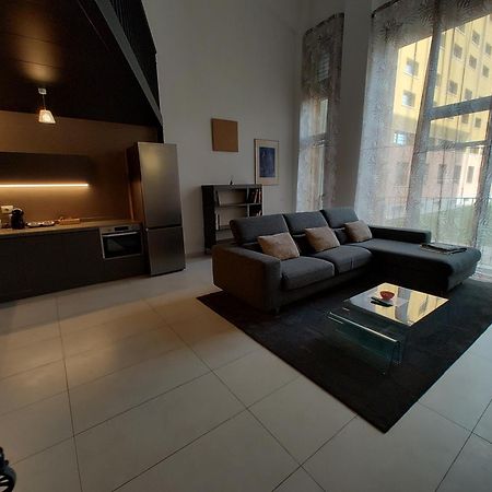 Milan Space Loft - Apartment Close To M5 Subway - Free Parking - Sky & Netflix Tv エクステリア 写真