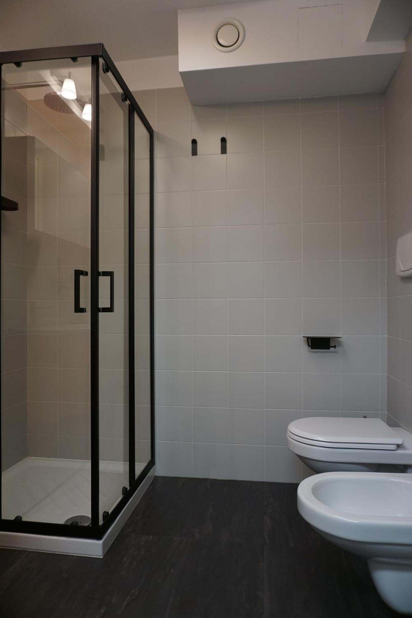 Milan Space Loft - Apartment Close To M5 Subway - Free Parking - Sky & Netflix Tv エクステリア 写真