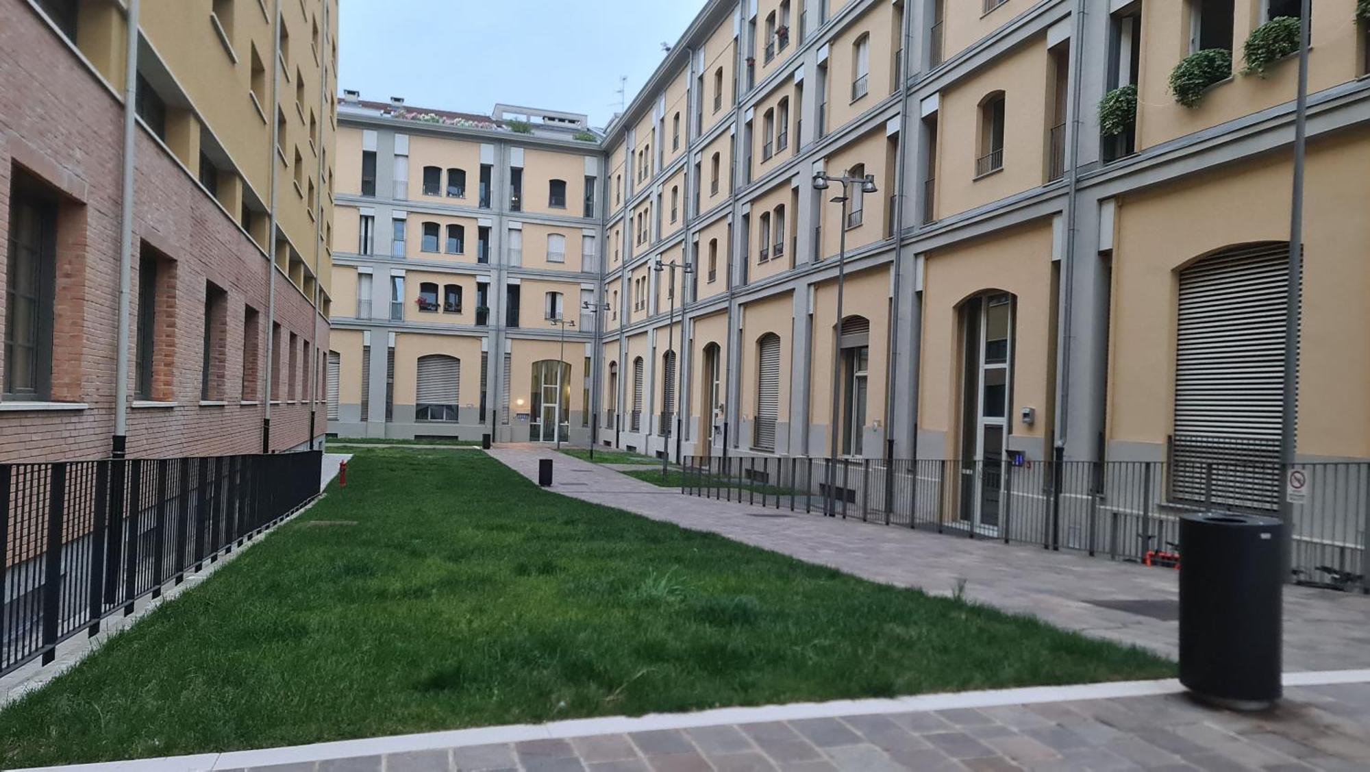 Milan Space Loft - Apartment Close To M5 Subway - Free Parking - Sky & Netflix Tv エクステリア 写真